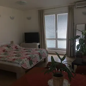 Apartmán 4, Praha
